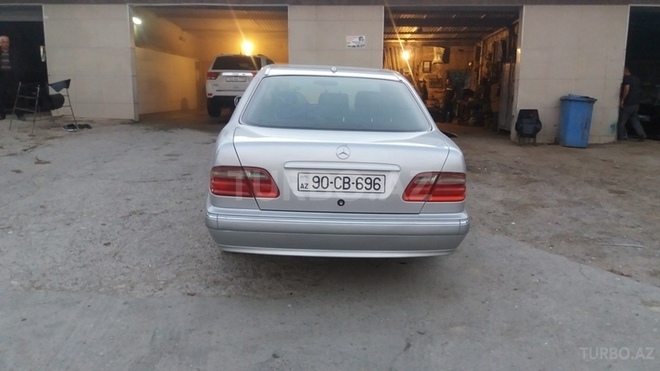 Mercedes E 240 1999, 220,000 km - 2.4 l - Sumqayıt