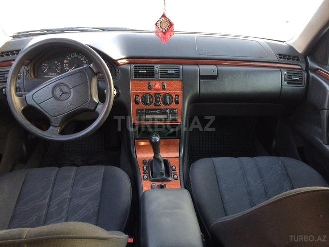 Mercedes E 200 1998, 220,000 km - 2.0 l - Bakı