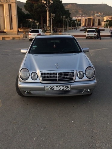 Mercedes E 200 1998, 220,000 km - 2.0 l - Bakı