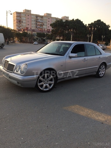 Mercedes E 200 1998, 220,000 km - 2.0 l - Bakı