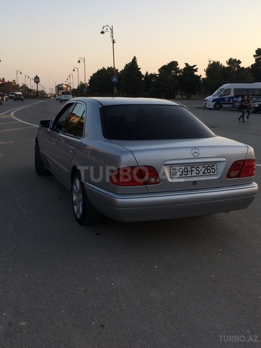 Mercedes E 200 1998, 220,000 km - 2.0 l - Bakı