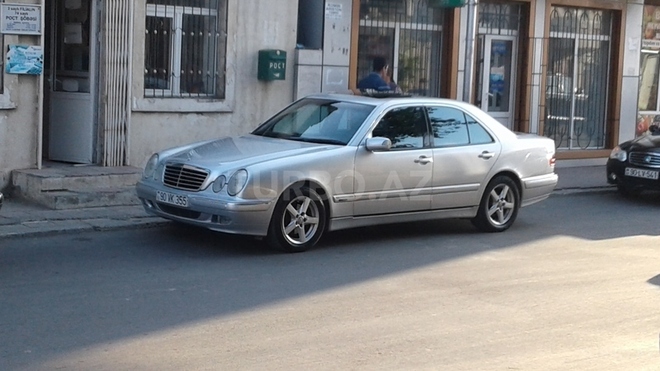 Mercedes E 240 2001, 200,000 km - 2.6 л - Bakı