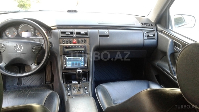 Mercedes E 240 2001, 200,000 km - 2.6 л - Bakı