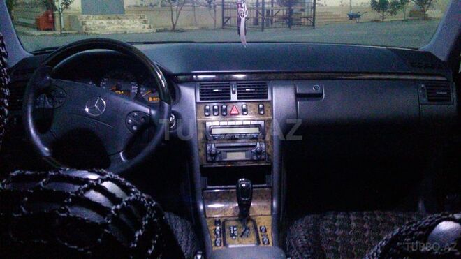 Mercedes E 240 2001, 188,000 km - 2.6 l - Sumqayıt