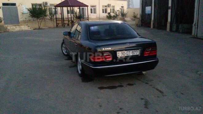 Mercedes E 240 2001, 188,000 km - 2.6 l - Sumqayıt