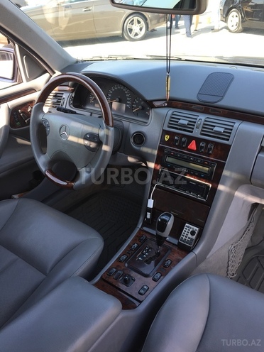Mercedes E 240 2001, 204,800 km - 2.4 л - Bakı
