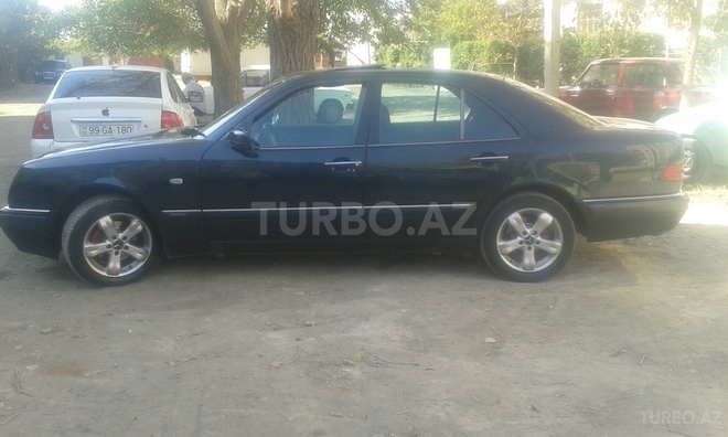 Mercedes  1996, 332,700 km - 2.3 l - Gəncə