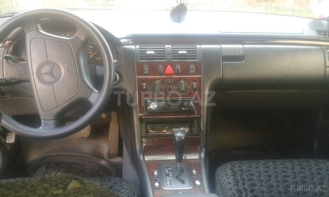 Mercedes  1996, 332,700 km - 2.3 l - Gəncə