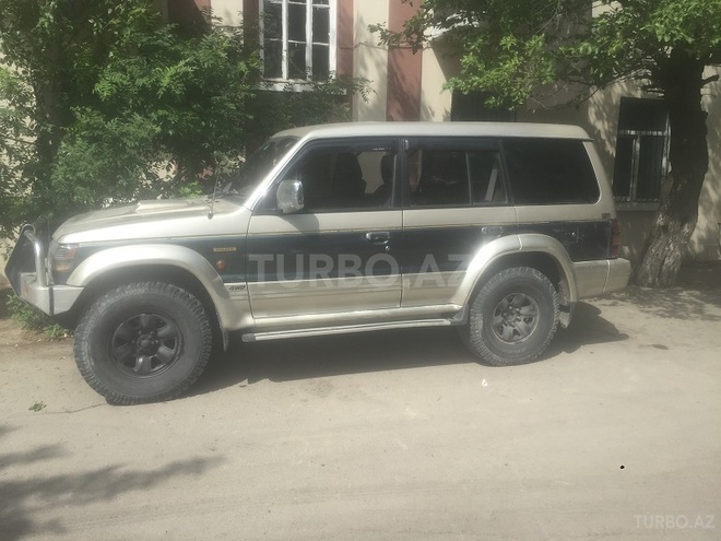 Mitsubishi Pajero 1992, 299,999 km - 2.5 л - Bakı