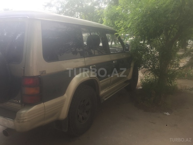 Mitsubishi Pajero 1992, 299,999 km - 2.5 л - Bakı