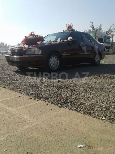 Mercedes C 180 1997, 227,000 km - 0.2 л - Salyan