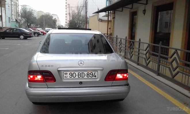 Mercedes E 240 1999, 250,000 km - 2.4 l - Sumqayıt