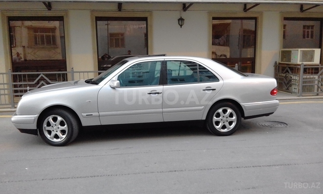 Mercedes E 240 1999, 250,000 km - 2.4 l - Sumqayıt