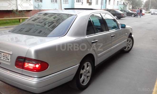 Mercedes E 240 1999, 250,000 km - 2.4 l - Sumqayıt