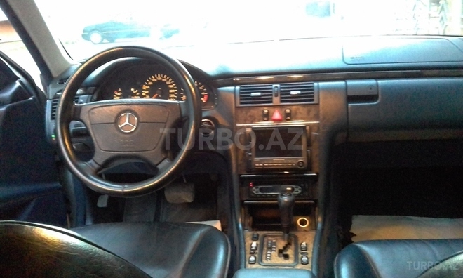 Mercedes E 240 1999, 250,000 km - 2.4 l - Sumqayıt