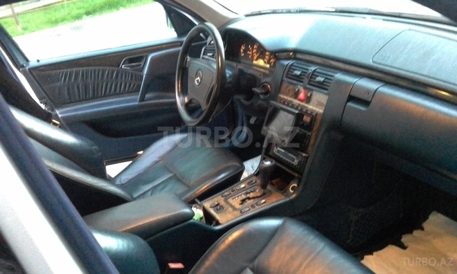 Mercedes E 240 1999, 250,000 km - 2.4 l - Sumqayıt