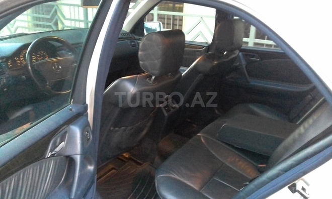 Mercedes E 240 1999, 250,000 km - 2.4 l - Sumqayıt