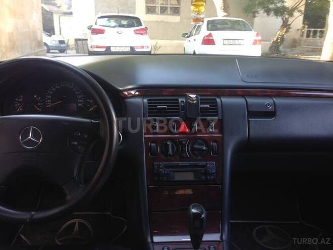 Mercedes E 220 2001, 250,000 km - 2.2 l - Bakı