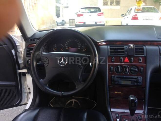 Mercedes E 220 2001, 250,000 km - 2.2 l - Bakı