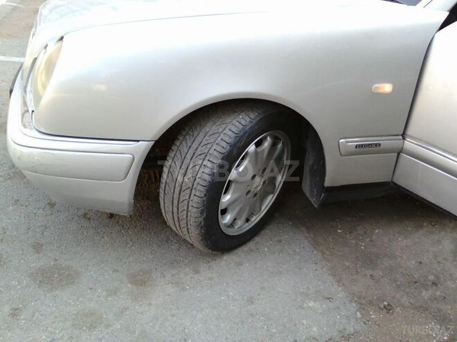 Mercedes E 230 1996, 280,000 km - 2.3 l - Bakı