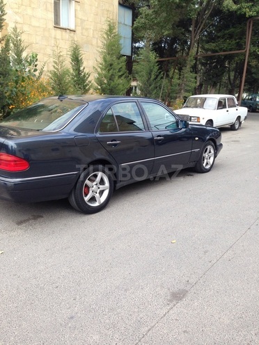 Mercedes E 230 1997, 249,000 km - 2.3 l - Bakı