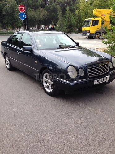 Mercedes E 230 1997, 249,000 km - 2.3 l - Bakı