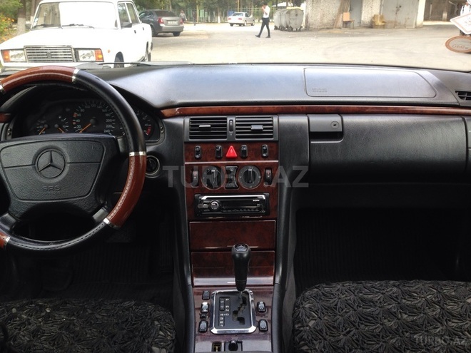 Mercedes E 230 1997, 249,000 km - 2.3 l - Bakı