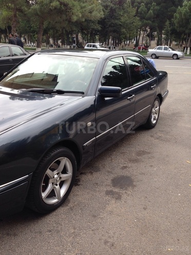 Mercedes E 230 1997, 249,000 km - 2.3 l - Bakı