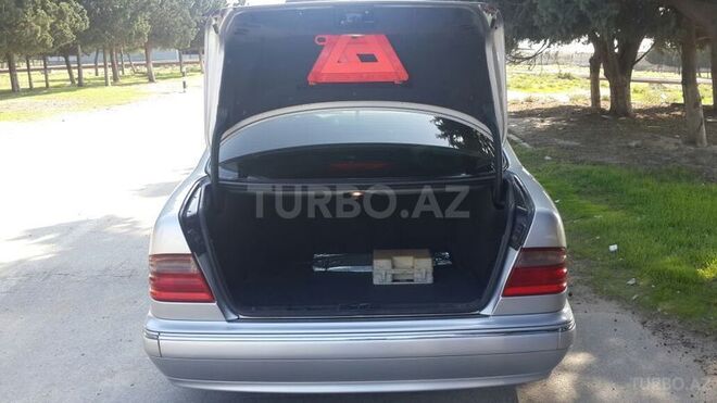 Mercedes E 270 1999, 300,000 km - 2.7 l - Bakı