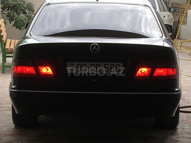 Mercedes E 240 2000, 217,000 km - 2.6 l - Bakı