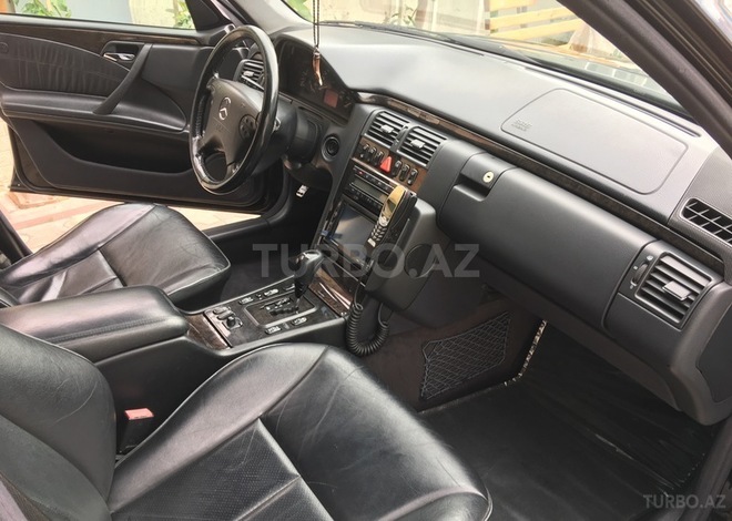 Mercedes E 240 2000, 217,000 km - 2.6 l - Bakı