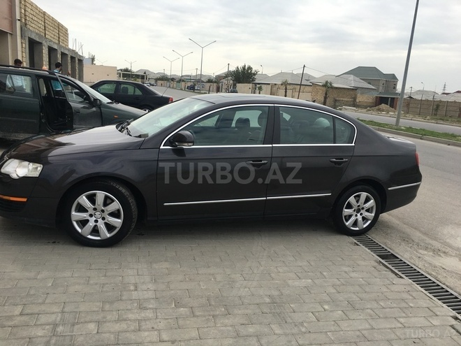 Volkswagen Passat 2005, 131,000 km - 2.0 l - Sumqayıt