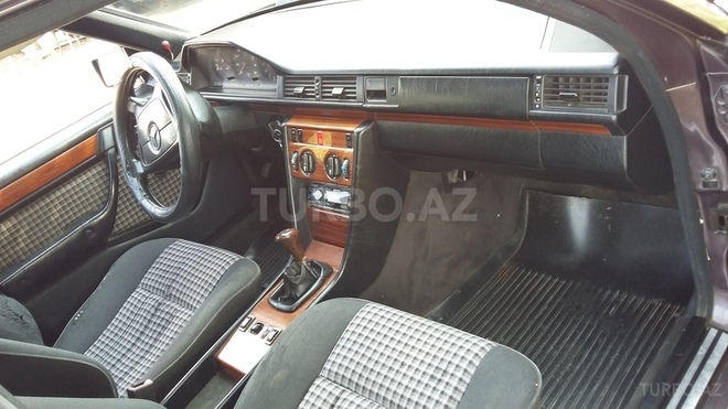 Mercedes E 200 1993, 5,500 km - 2.0 l - Biləsuvar