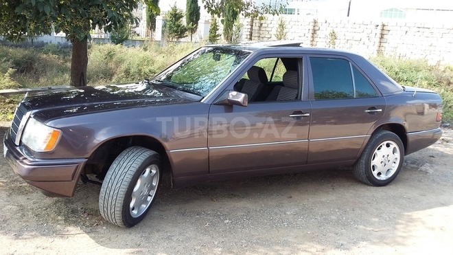 Mercedes E 200 1993, 5,500 km - 2.0 l - Biləsuvar