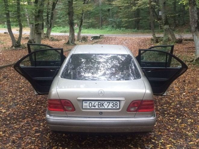 Mercedes E 230 1997, 485,000 km - 2.3 л - Quba