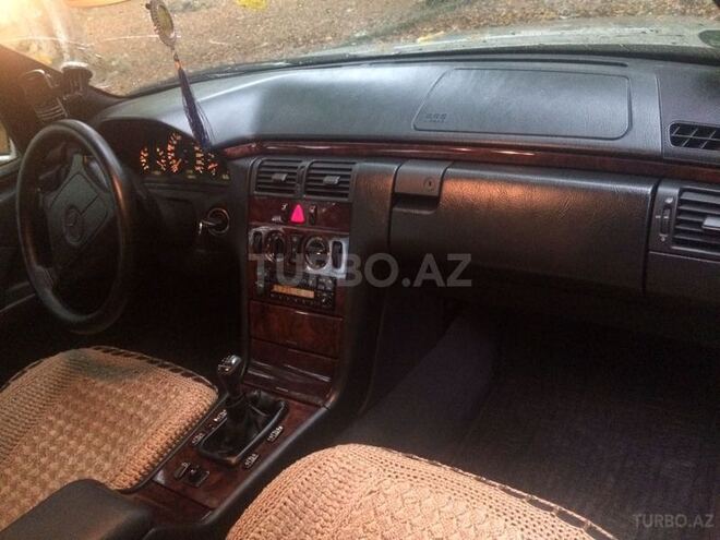 Mercedes E 230 1997, 485,000 km - 2.3 л - Quba