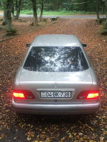 Mercedes E 230 1997, 485,000 km - 2.3 л - Quba