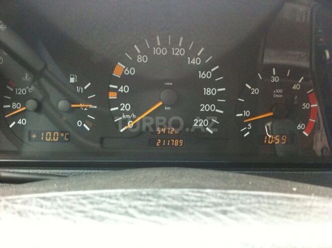 Mercedes C 220 1999, 211,789 km - 2.2 l - Biləsuvar