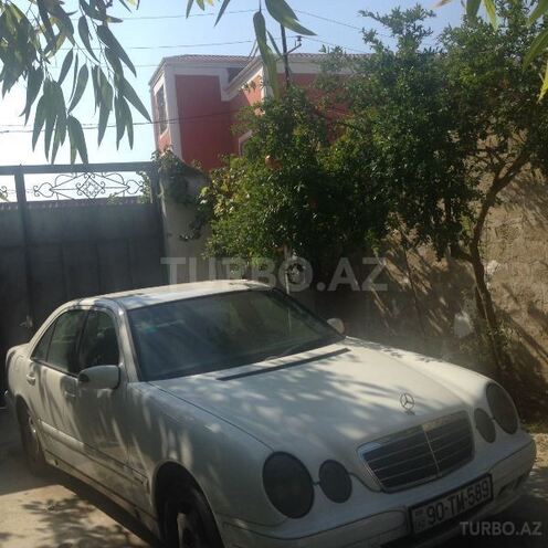 Mercedes E 220 2001, 293,000 km - 2.2 l - Bakı
