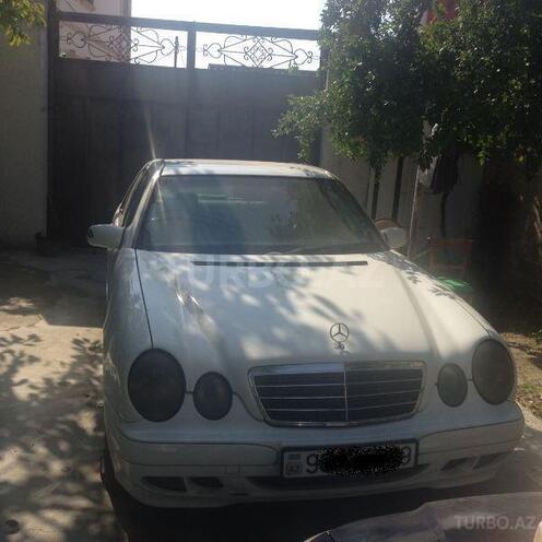 Mercedes E 220 2001, 293,000 km - 2.2 l - Bakı