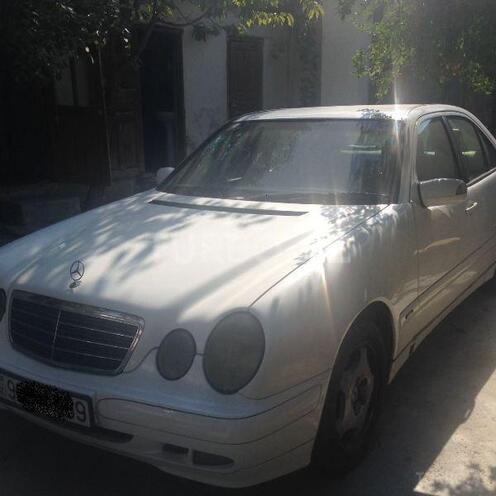 Mercedes E 220 2001, 293,000 km - 2.2 l - Bakı