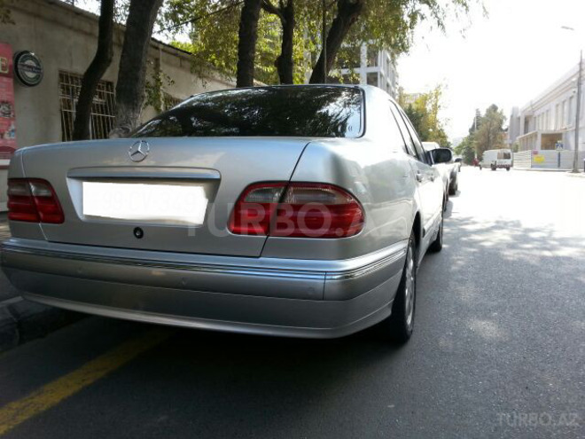Mercedes E 240 2000, 174,900 km - 2.6 l - Bakı