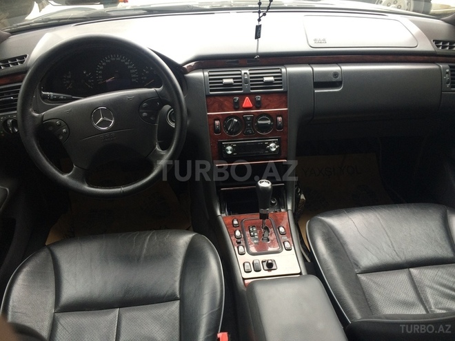 Mercedes E 200 2001, 221,737 km - 2.0 l - Bakı
