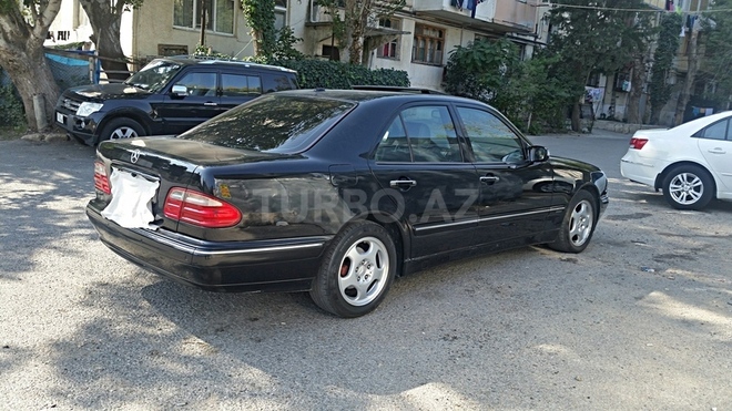 Mercedes E 240 2000, 220,000 km - 2.4 l - Bakı