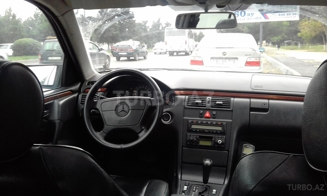 Mercedes E 240 1998, 260,000 km - 2.4 l - Sumqayıt