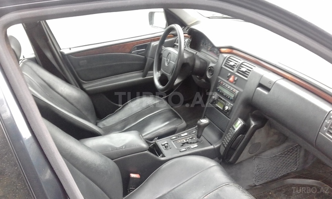 Mercedes E 240 1998, 260,000 km - 2.4 l - Sumqayıt