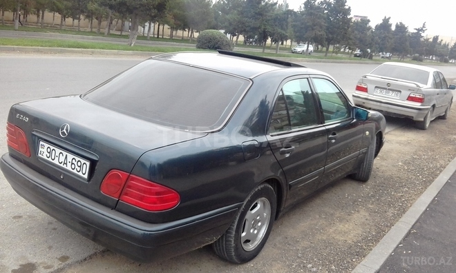 Mercedes E 240 1998, 260,000 km - 2.4 l - Sumqayıt