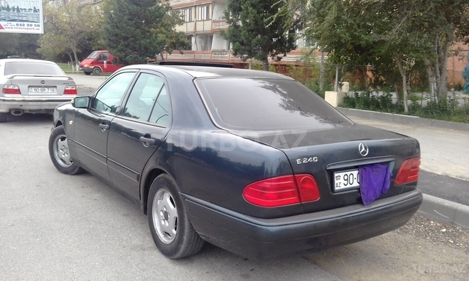 Mercedes E 240 1998, 260,000 km - 2.4 l - Sumqayıt