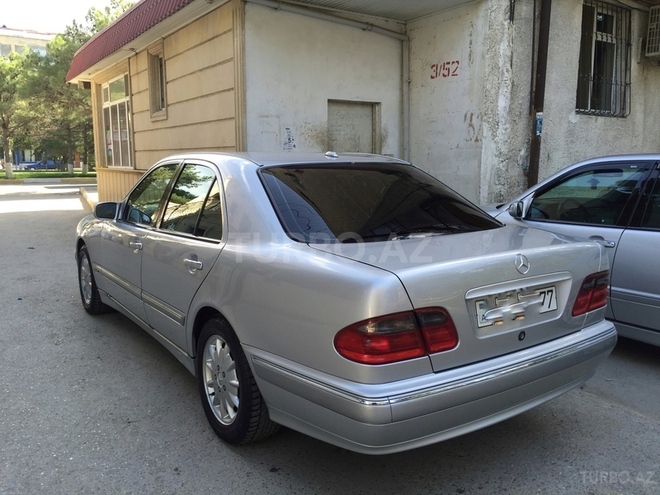 Mercedes E 240 2000, 242,000 km - 2.4 l - Sumqayıt
