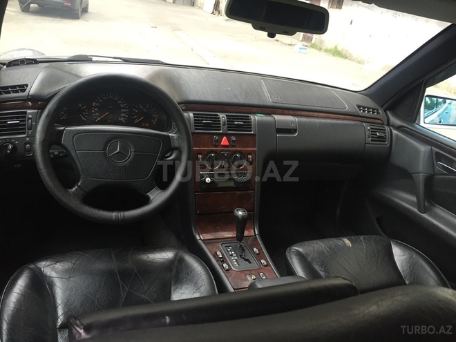 Mercedes E 230 1996, 25,000 km - 2.3 l - Bakı